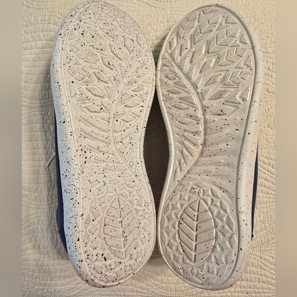 NIB JSport Ladies Slip On Sneaker - Picture 5 of 5